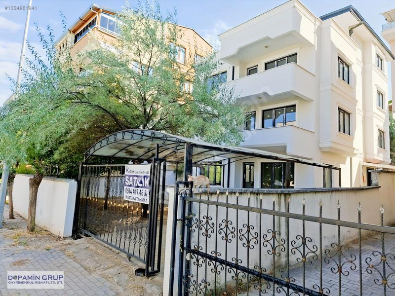 Akpınar'da 377 m² Arsa Paylı 6+2 Müstakil Villa — fotoğraf 1