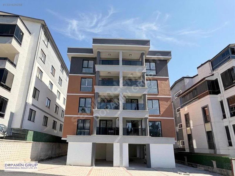 Akçalar'da Göl Manzaralı Sıfır 2+1 Satılık Daire — fotoğraf 1