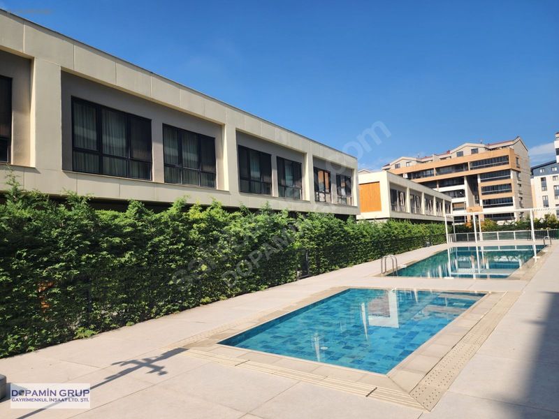 Balkan'da Havuzlu Sitede 4+1 Satılık Villa — fotoğraf 1