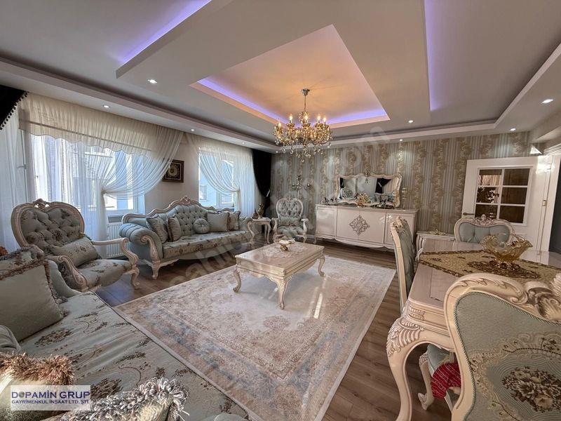 Raykent Sitesinde 320 m² Renovasyonlu 5+1 Dubleks — fotoğraf 1