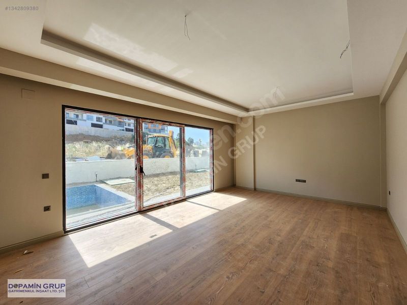 Balkan'da Havuzlu Sitede 4+1 Satılık Villa — fotoğraf 2