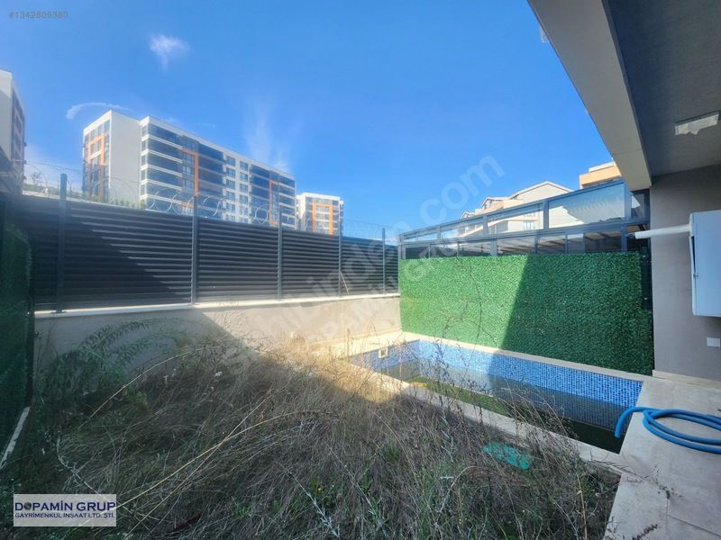 Balkan'da Havuzlu Sitede 4+1 Satılık Villa — fotoğraf 6