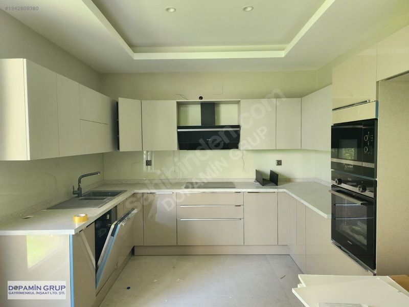 Balkan'da Havuzlu Sitede 4+1 Satılık Villa — fotoğraf 7